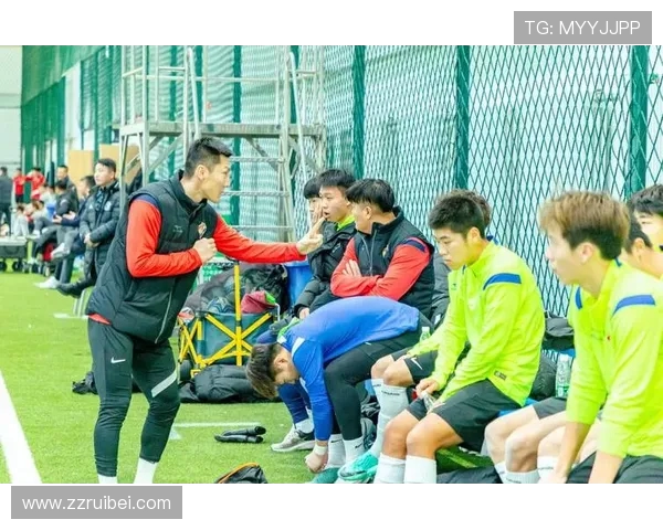 大连英博共贺辽宁铁人冲超并肩奋战助力辽足新征程